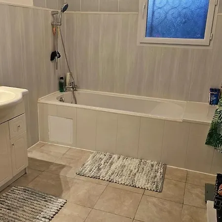 Maison Chaleureuse Avec Calme