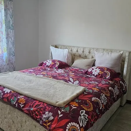 Maison Chaleureuse Avec Calme Montrem