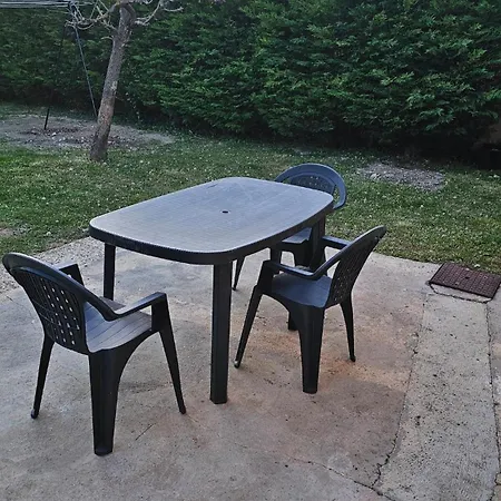 Maison Chaleureuse Avec Calme Montrem