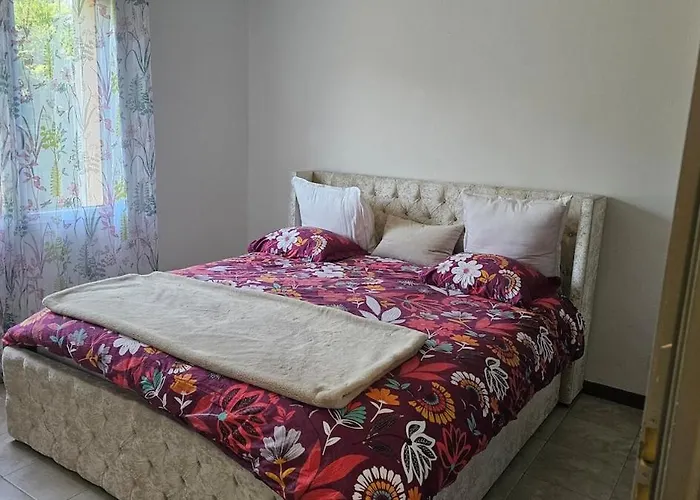 Maison Chaleureuse Avec Calme Montrem