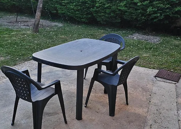 Maison Chaleureuse Avec Calme Montrem